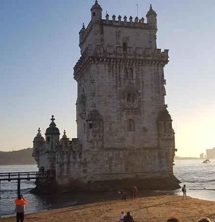 Surf Eat Sleep Lisbon South Bay *